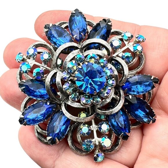 Vintage Selini Womens Brooch Blue Rhinestone Silver Tone Flower Brooch - Picture 1 of 5